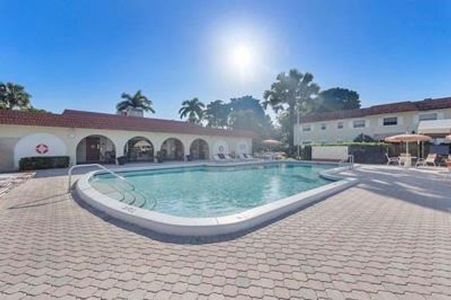 5621 SW 2nd Court 201, Margate, FL 33068