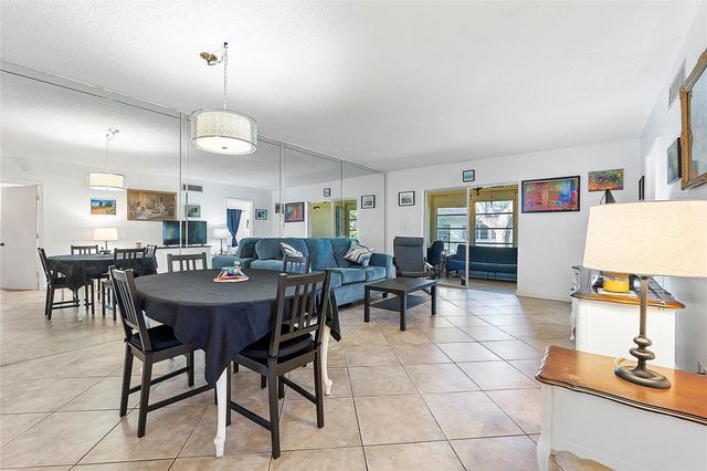 5621 SW 2nd Court 201, Margate, FL 33068