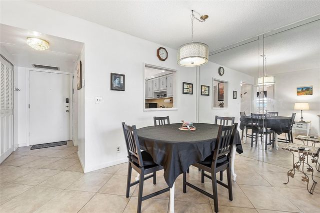 5621 SW 2nd Court 201, Margate, FL 33068