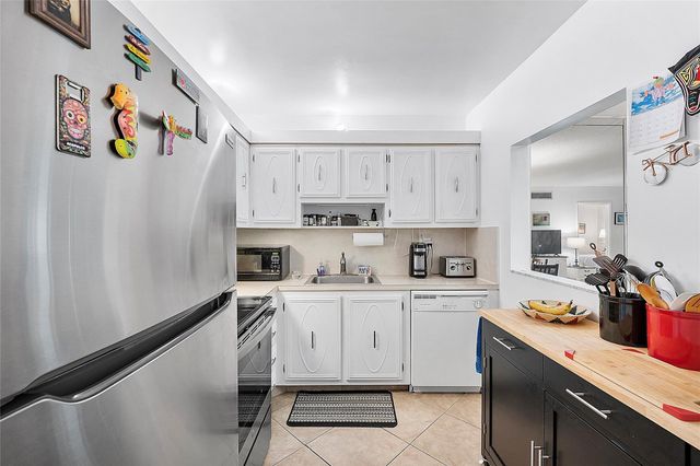 5621 SW 2nd Court 201, Margate, FL 33068