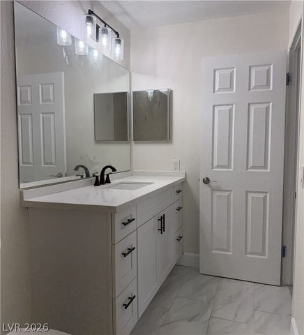 4200 VALLEY VIEW Boulevard 3043, Las Vegas, NV 89103