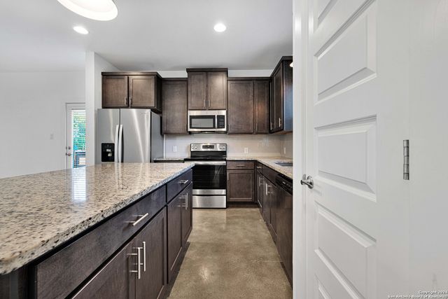 1162 N OLIVE ST, San Antonio, TX 78202