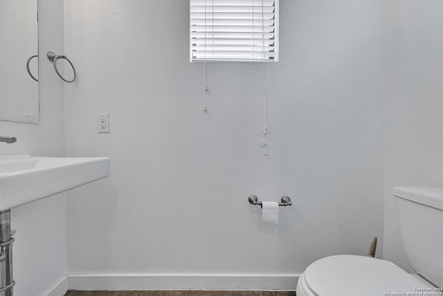 1162 N OLIVE ST, San Antonio, TX 78202