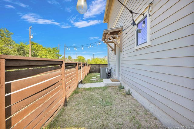 1162 N OLIVE ST, San Antonio, TX 78202