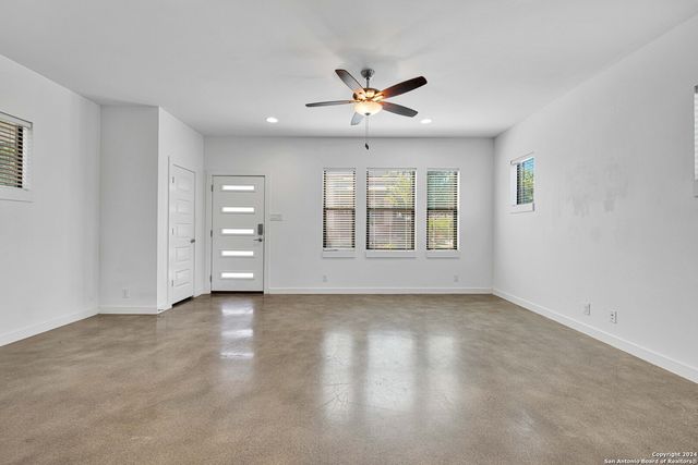 1162 N OLIVE ST, San Antonio, TX 78202