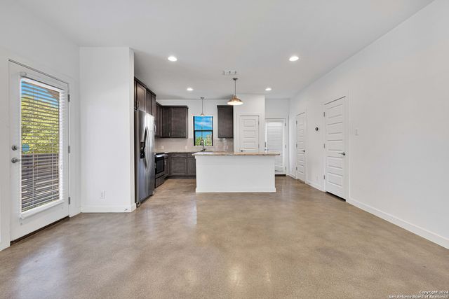 1162 N OLIVE ST, San Antonio, TX 78202