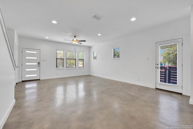 1162 N OLIVE ST, San Antonio, TX 78202