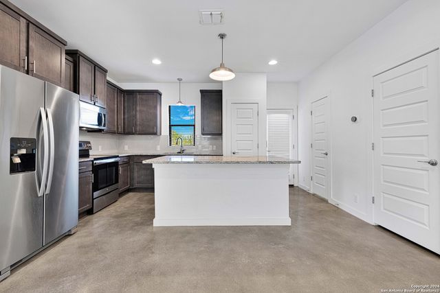 1162 N OLIVE ST, San Antonio, TX 78202