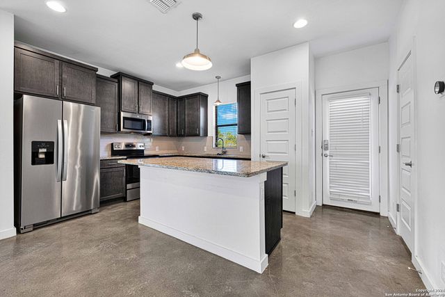 1162 N OLIVE ST, San Antonio, TX 78202
