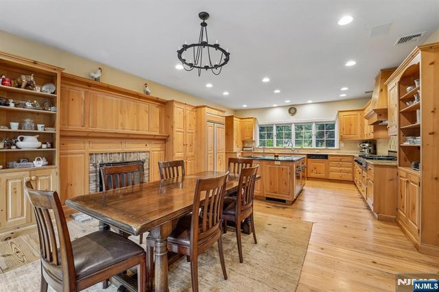 580 Brookside Avenue, Allendale, NJ 07401