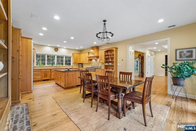 580 Brookside Avenue, Allendale, NJ 07401
