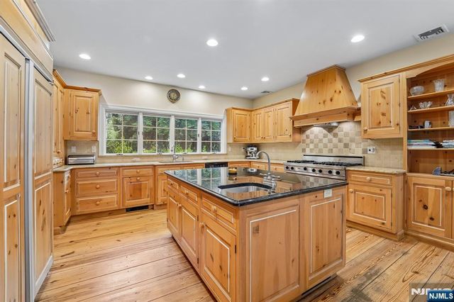 580 Brookside Avenue, Allendale, NJ 07401