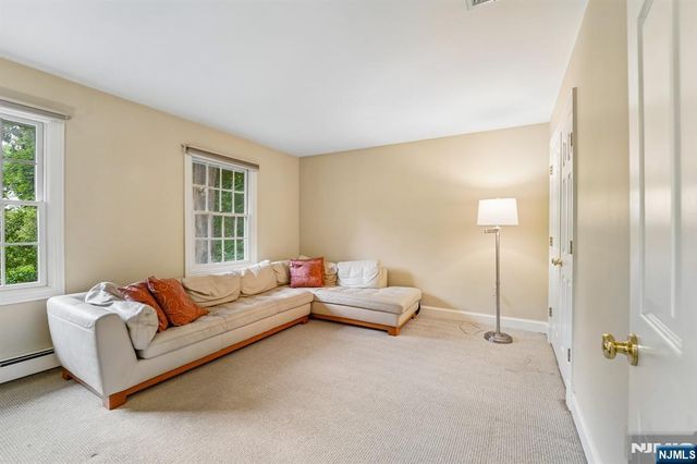 580 Brookside Avenue, Allendale, NJ 07401
