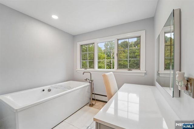 580 Brookside Avenue, Allendale, NJ 07401