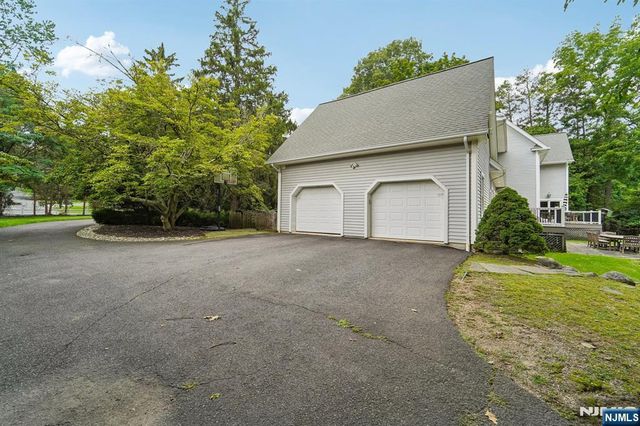 580 Brookside Avenue, Allendale, NJ 07401