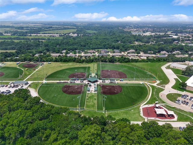 1301 Rothland Lane, Red Oak, TX 75154