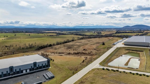 11 INDUSTRY WAY, Staunton, VA 24401