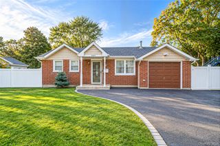 1660 N Gardiner Drive, Bay Shore, NY 11706