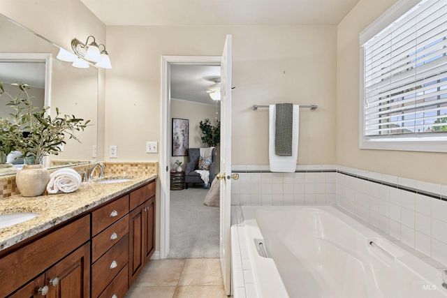 3706 N Lakegrove Pl, Boise, ID 83713