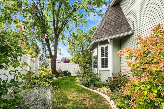 3706 N Lakegrove Pl, Boise, ID 83713