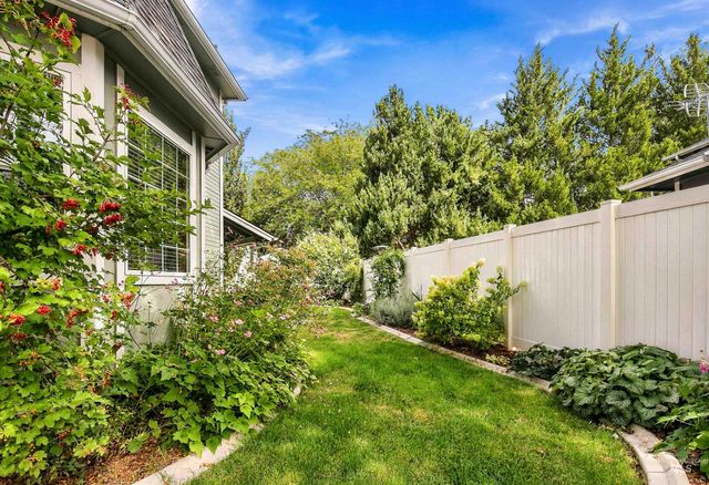 3706 N Lakegrove Pl, Boise, ID 83713