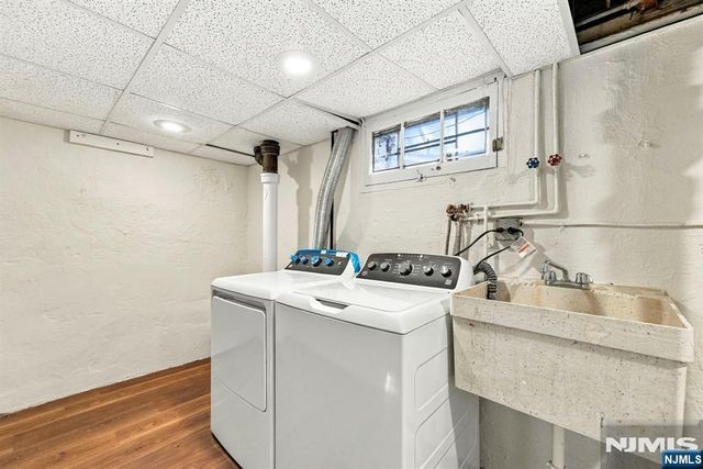 16 Hillcrest Road, Tenafly, NJ 07670