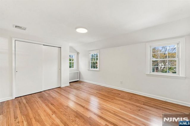 16 Hillcrest Road, Tenafly, NJ 07670