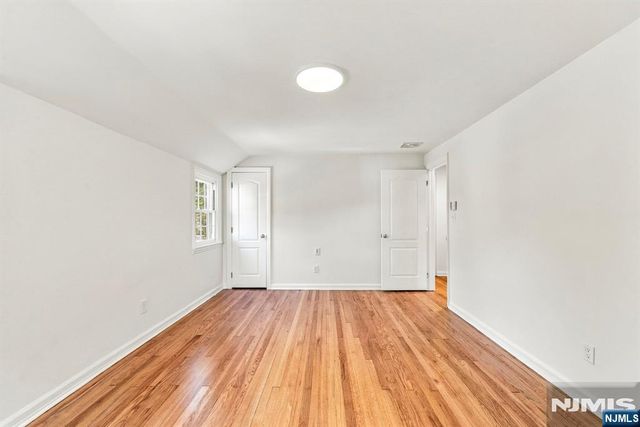 16 Hillcrest Road, Tenafly, NJ 07670
