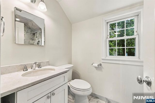 16 Hillcrest Road, Tenafly, NJ 07670