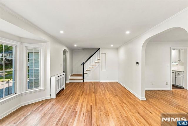 16 Hillcrest Road, Tenafly, NJ 07670