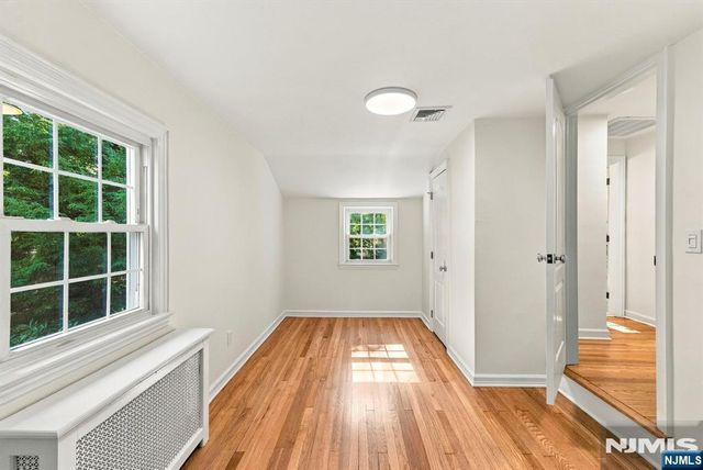 16 Hillcrest Road, Tenafly, NJ 07670