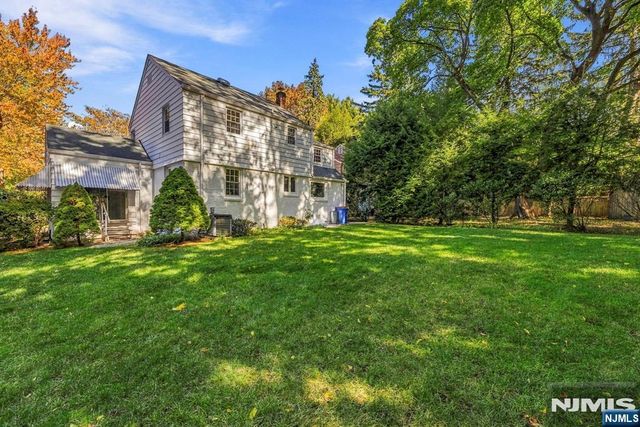 16 Hillcrest Road, Tenafly, NJ 07670