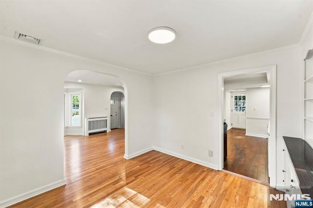 16 Hillcrest Road, Tenafly, NJ 07670
