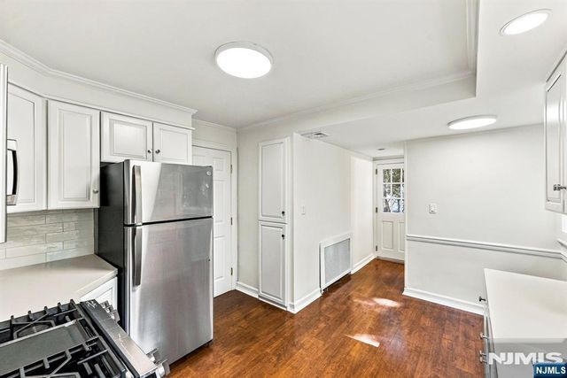 16 Hillcrest Road, Tenafly, NJ 07670