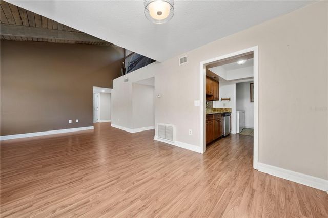 5973 WINDHOVER DRIVE E06, Orlando, FL 32819