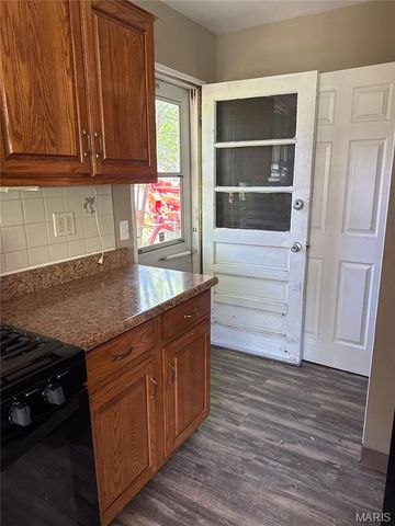 1328 Coppergate Lane, St Louis, MO 63138