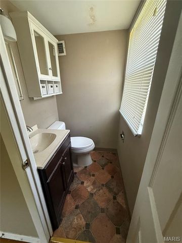 1328 Coppergate Lane, St Louis, MO 63138