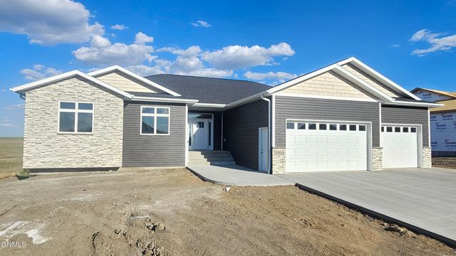 3911 Platinum Street, Bismarck, ND 58503 property photo