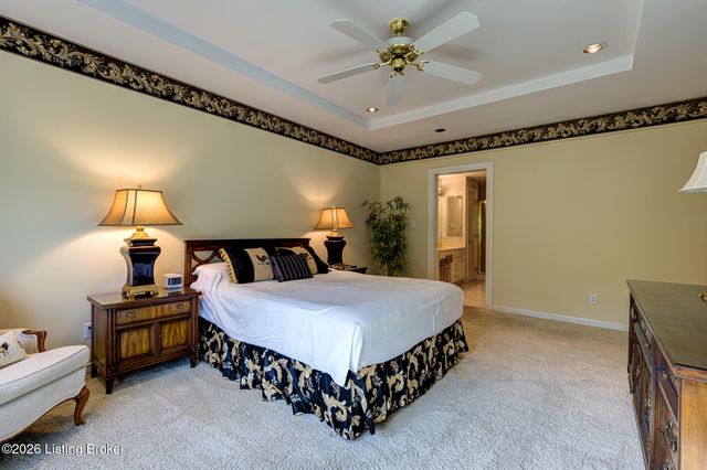 5601 Coach Gate Wynde APT 4, Louisville, KY 40207