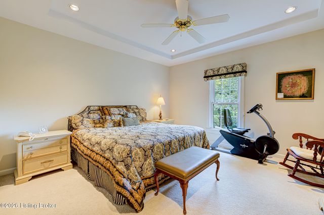 5601 Coach Gate Wynde APT 4, Louisville, KY 40207