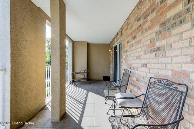 5601 Coach Gate Wynde APT 4, Louisville, KY 40207