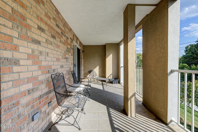 5601 Coach Gate Wynde APT 4, Louisville, KY 40207
