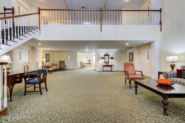 5601 Coach Gate Wynde APT 4, Louisville, KY 40207