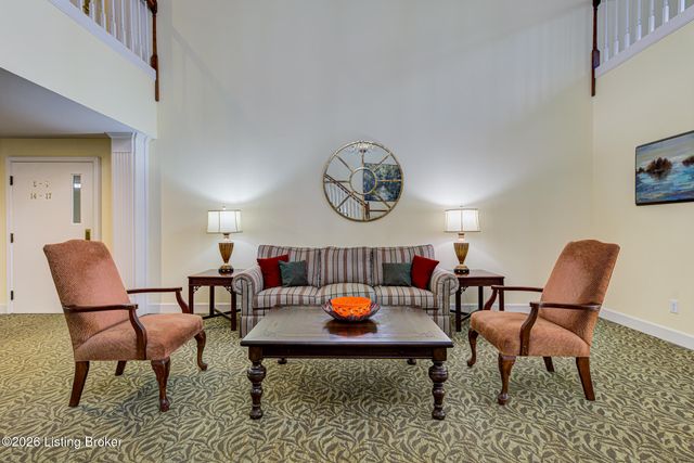 5601 Coach Gate Wynde APT 4, Louisville, KY 40207
