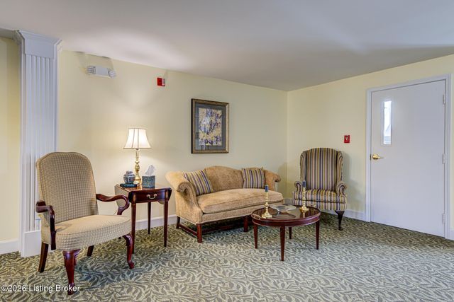 5601 Coach Gate Wynde APT 4, Louisville, KY 40207