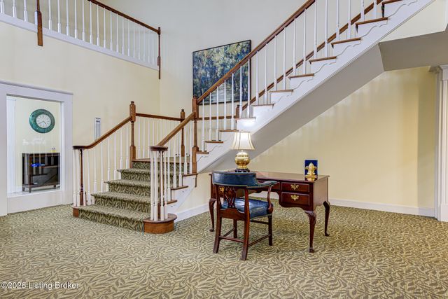 5601 Coach Gate Wynde APT 4, Louisville, KY 40207