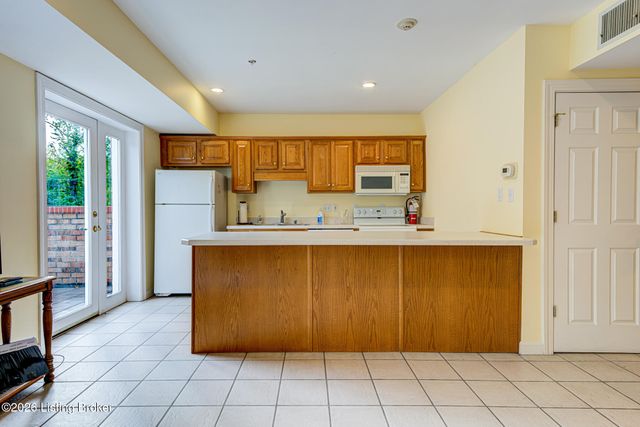5601 Coach Gate Wynde APT 4, Louisville, KY 40207