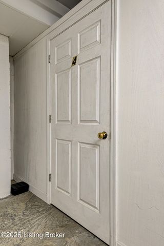 5601 Coach Gate Wynde APT 4, Louisville, KY 40207