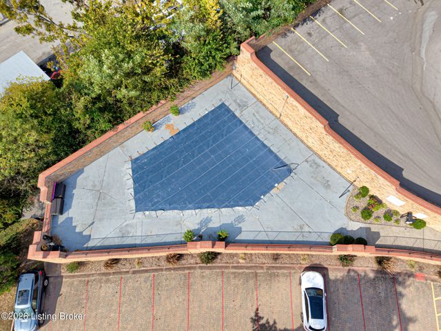 5601 Coach Gate Wynde APT 4, Louisville, KY 40207