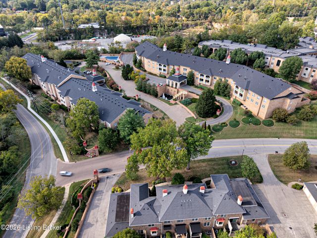 5601 Coach Gate Wynde APT 4, Louisville, KY 40207